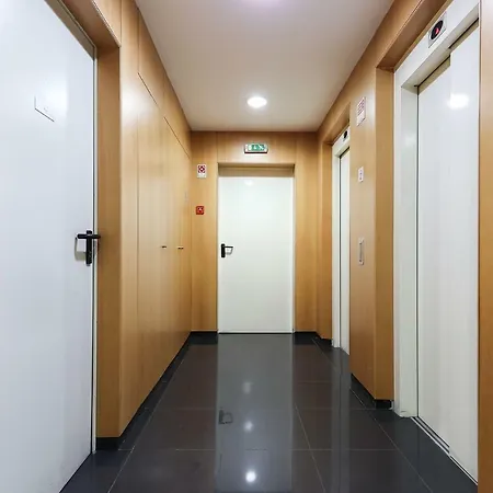 Expo Elegant By Homing Apartment